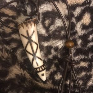 Collar Étnico Bohemio Tribal Hecho a Mano con Hueso Tallado y Cristal, Accesorio de Moda, Regalo - Product Image 5