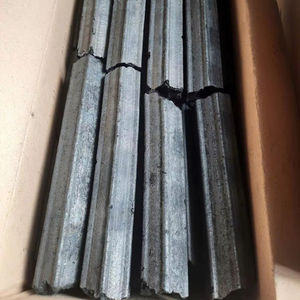 Briquetas de Carbón Vegetal de Aserrín de Madera Dura 100% Natural, Hechas a Máquina, Bajo en Humo y Ceniza, 4-6 Horas de Combustión, Alto Valor Calorífico - Product Image 1