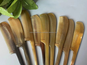 Peigne en corne de luxe pour outils de coiffure à prix raisonnable Peigne en corne de vache naturelle au design unique pour le soin de la barbe et des cheveux par FWE - Product Image 4