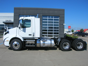 BRAND NEW 2026 VOL VO VNR64T300 12.8L 6-Cylinders Fuel-DIESEL 455HP Engine type-D13 6x4 TRANSMISSION-AMT LEFT HAND STEERING - Product Image 4