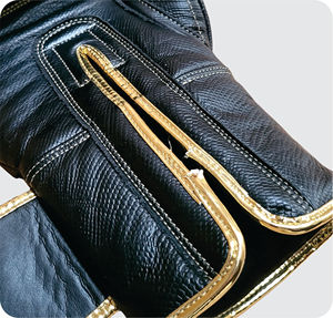 Gants de boxe professionnels de luxe avec détails dorés et finition en cuir de qualité supérieure pour le sparring, l'entraînement au sac de frappe et la salle de sport - Product Image 6