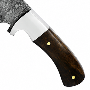 Cuchillo de hoja fija con mango de madera marrón oscuro, patrón Damasco, guardacuchillo plateado, hoja grabada gris y remaches de latón para exteriores - Product Image 2