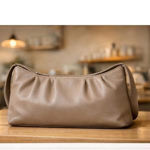 Cette trousse en cuir est conçue pour ranger les sacs. - Product Image 5