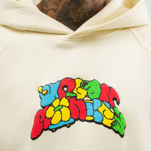 Sweat à capuche surdimensionné personnalisé pour homme, couleur crème, avec logo brodé multicolore sur la poitrine et poche kangourou - Product Image 6