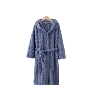 Peignoir en coton de style classique avec logo brodé, coupe confortable, idéal pour l'hôtellerie et l'usage domestique - Product Image 4
