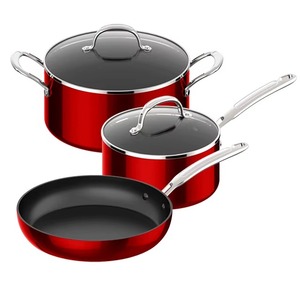 El aspecto clásico y elegante de una cacerola metálica con tapa de vidrio, con un hermoso revestimiento de color, agrega un encanto atemporal tanto a cocinas rústicas como modernas. - Product Image 5