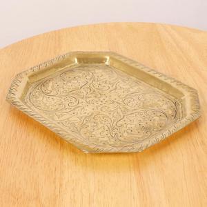 Bandeja decorativa de latón rectangular con grabado floral, diseño tradicional, con asa, bandeja de servicio de diseño tradicional, bandeja decorativa. - Product Image 5