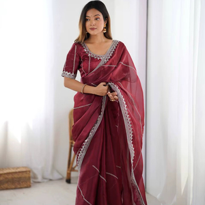 ผ้าส่าหรีปักลายแบบบอลลีวูดประดับตกแต่งด้วยผ้าทิชชู (สีเขียว) - Product Image 1