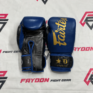 Guantes de Boxeo Unisex Fairtex Azules Hechos a Medida en Fábrica, de Cuero Genuino Profesional, con Cordones, Impermeables y que Absorben la Humedad - Product Image 1