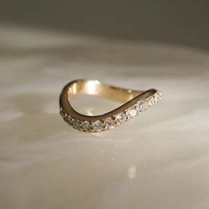 Bague de mariage ondulée en or jaune 14 carats avec diamants taille ronde 0,56 carats, anneau courbé de forme libre, bague de mariage unique à superposer - Product Image 2