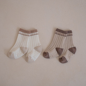 Chaussettes en coton à rayures Peekaboo pour bébés, enfants et adultes – Douces et confortables pour tous les jours - Product Image 3