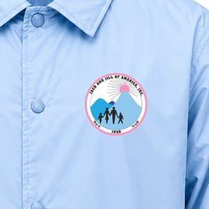 เสื้อแจ็คเก็ตโค้ชสีฟ้าอ่อนพร้อมโลโก้ลายตราสัญลักษณ์ เสื้อแจ็คเก็ตกันลมแบบลำลอง ปิดด้วยกระดุม เสื้อคลุมสำหรับผู้ชายและผู้หญิง สวมใส่ได้ทุกวัน - Product Image 3