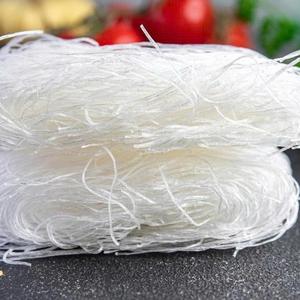 Palitos de arroz finos blancos naturales, fideos secos, vermicelli de Vietnam - Product Image 1