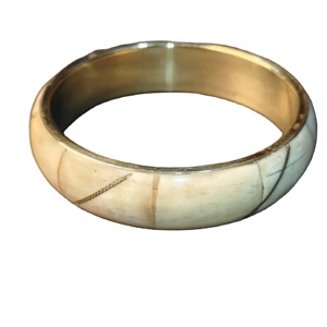 Brazalete Premium con Revestimiento de Latón, Incrustaciones de Hueso Detalladas y Detalles de Alambre de Latón Diagonal, Joyería Artesanal Tradicional - Product Image 1
