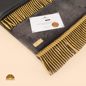Tapis de prière islamique moderne gris foncé, fabriqué à la machine, extra large, surface en fourrure pelucheuse, pompons dorés, rembourrage en mousse confortable pour la maison - Product Image 3