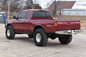 Ready to Ship Top Deal Old Model 2000 Tacoma SR5 V6 4WD Extended Cab PickUp Truck - Product Image 3