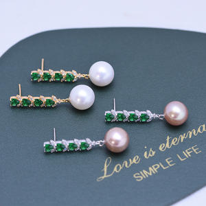 Boucles d'oreilles en or S925 avec perles rondes blanches d'eau douce de 10-11 mm, style minimaliste, pendantes fines, forte brillance, défauts subtils - Product Image 5