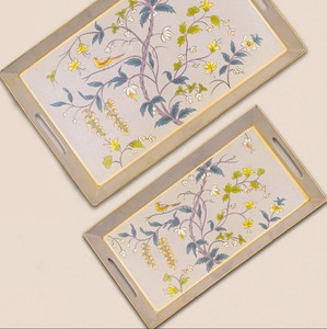 Bandeja de servir de madera esmaltada hecha a mano para comedor con estampado floral y opciones personalizables - Product Image 4