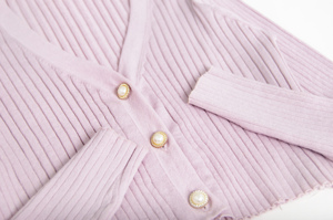 <span class=keywords><strong>Cardigan</strong></span> Vintage con scollo a V corto Vintage chiaro <span class=keywords><strong>viola</strong></span> lavorato a maglia con struttura a coste e dettagli con bottoni simili a perle - Product Image 3