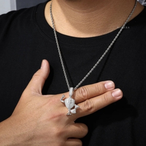 จี้รูปถุงเงินประดับเพชรโมอิสซาไนต์ VVS แบบฝังมือ  จี้ถุงเงินประดับเพชรโมอิสซาไนต์ เงินแท้ 925 สไตล์ฮิปฮอป - Product Image 4