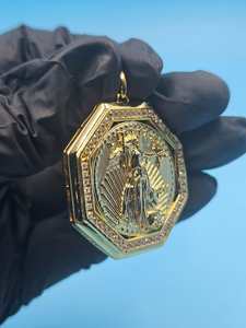 Colgante de Moneda Lady Liberty, Amuleto Religioso, Colgante de Plata 925 Bañado en Oro, Colgante Circular de Moissanita VVS Personalizado Estilo Hip Hop - Product Image 3