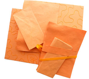 กระดาษรีไซเคิลจากฝ้าย 10 แผ่นขนาด A4 พร้อมซองจดหมาย 5 ซอง บรรจุในกล่องที่เข้าชุดกัน - Product Image 3