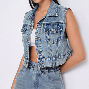 Chaleco vaquero de mujer con cuello en V, sin mangas, de un solo botón, estilo vintage, a la moda, nuevo para verano, con efecto desgastado, venta al por mayor para boutiques. - Product Image 3