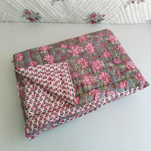 Edredón Queen de Algodón 100% Suave con Estampado Floral Hecho a Mano, Manta de Invierno Cálida y Transpirable Jaipuri Razai, Razai Tradicional Indio - Product Image 5