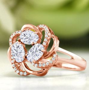 แหวนหมั้นหรูหราประดับมอสซาไนต์รูปดอกไม้ 3 เม็ดทรงวงรี ชุบทอง 18K เงินแท้ สำหรับงานแต่งงาน วันครบรอบ และงานปาร์ตี้ - Product Image 3