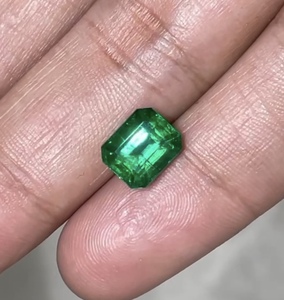 Émeraude naturelle zambienne de qualité supérieure, taille octogonale, véritable pierre précieuse vert vif 1,70 ct GEMS INTERNATIONAL pour la fabrication de bijoux - Product Image 4
