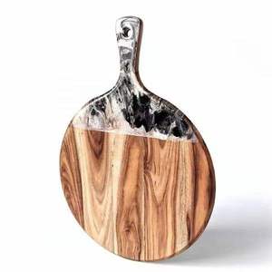 Tabla de cortar rectangular de madera de acacia y esmalte, bandeja de servir blanca semipintada con asa, 1.5 cm de grosor, ecológica, apta para lavavajillas - Product Image 3