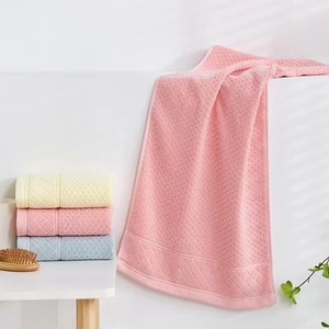 Serviette de toilette en coton épais super absorbante, douce au toucher, pour salle de bain, spa, hôtel, serviette de toilette en coton doux, OEM, vente en gros, personnalisable - Product Image 2