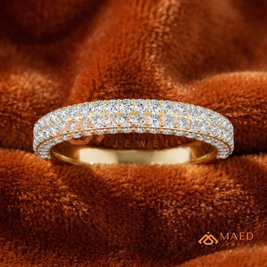 Bague personnalisée en or massif 14K/18K |   Bague en diamant de laboratoire |   Centre taillé en émeraude avec pierres latérales rondes | Fournisseur de bijoux en diamants fins - Product Image 2