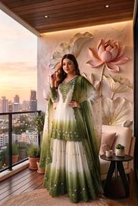 Ensemble prêt-à-porter entièrement cousu : Haut en georgette à étoiles bicolore avec broderie de designer, pantalon palazzo et dupatta - Product Image 2