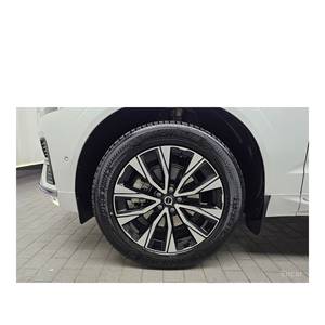 Volvo XC60 B5 Ultimate 2023 con Cámara Trasera, Caja de Cambios Automática, Asientos de Cuero, Volante a la Izquierda - 27,398 km, Color Brillante - Product Image 5