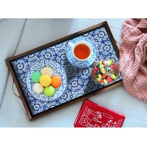 Bandeja Rectangular de Madera para Servir con Asas Metálicas, Bandeja Multiusos Natural para Decoración y Servir Postres para Invitados - Product Image 1