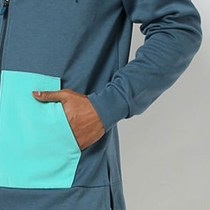 Sweat-shirt à capuche zippé bleu pour homme, style color block, tricoté, décontracté, avec poches, maintenant disponible à la vente à un prix raisonnable - Product Image 4