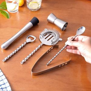 Juego de herramientas de barra de metal versátiles con coctelera, jigger medidor, cuchara mezcladora, colador y muddler para necesidades de coctelería - Product Image 5