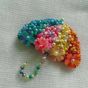 MD HANDICRAFTS Broche artisanale brodée de perles de cristal pour accessoires de mariage et de fiançailles élégants Unisexe - Product Image 1