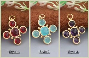 Colgante de Cruz Minimalista Vintage de Latón Chapado en Oro de 18k con Textura de Cuentas y Cuarzo Rubí de Corte Cojín, Joyería Ligera con Piedra - Product Image 6