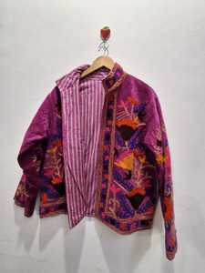 เสื้อแจ็คเก็ตกำมะหยี่ผู้หญิงลายดอกไม้สไตล์วินเทจ ปักมือแบบซูซานี เป็นมิตรกับสิ่งแวดล้อม เหมาะสำหรับฤดูหนาว ซับในผ้าฝ้าย คอเสื้อแบบคอกลม แขนเสื้อแบบดรอปโชว์เดอร์ - Product Image 4