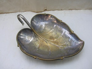 Silver Leaf Shape Embossed Metal <b>Tray</b> With Floral Design Decorative Serving Plate Suitable For <b>Snacks</b> Dry Fruits And Table Decor - Product Image 6