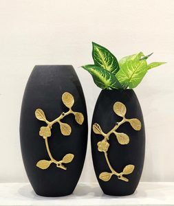 Juego de Jarrones de Metal Contemporáneos con Diseño de Hojas Doradas, Hechos a Mano, Resistentes al Óxido, para Bodas y San Valentín - Product Image 1