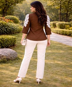 NOUVELLE ARRIVÉE DHABU COTTON BRODERIE MAIN ET TRAVAIL BUTTA TOP UNIQUE VÊTEMENT CASUEL PRIX DE GROS VÊTEMENT ETHNIQUE MARRON - Product Image 3