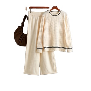 Moda informal de otoño para mujer 2025, suéter de punto retorcido de cuello redondo acogedor, pantalones de pierna ancha a juego, conjunto de dos piezas de punto relajado - Product Image 4
