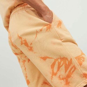 Shorts décontractés légers pour hommes, conçus pour un confort quotidien, en tissu respirant et lisse, au look moderne et épuré - Product Image 5