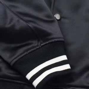 Veste en satin noir pour homme, coupe classique, fermeture boutonnée, style preppy, vêtement d'automne, logo et impression personnalisés, veste en satin - Product Image 6