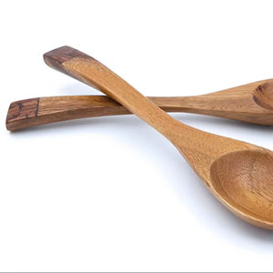 Cuillères et fourchettes à salade en bois d'acacia (Suar) écologiques de qualité alimentaire 24,5 cm, ensemble fait main, ustensiles de cuisine d'Indonésie - Product Image 1