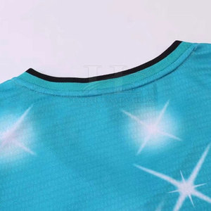 ชุดบาสเก็ตบอลผู้ชายที่ทนทานพร้อมกางเกงขาสั้นเสื้อเจอร์ซีย์ที่สวมใส่สบาย น้ำหนักเบา ระบายอากาศได้ดี เหมาะสำหรับการฝึกซ้อมเป็นทีม - Product Image 3