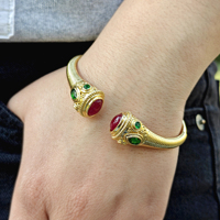 Bracelet manchette ouverte style bohème plaqué or 18 carats avec rubis, jade et quartz émeraude, bijoux fantaisie en gros